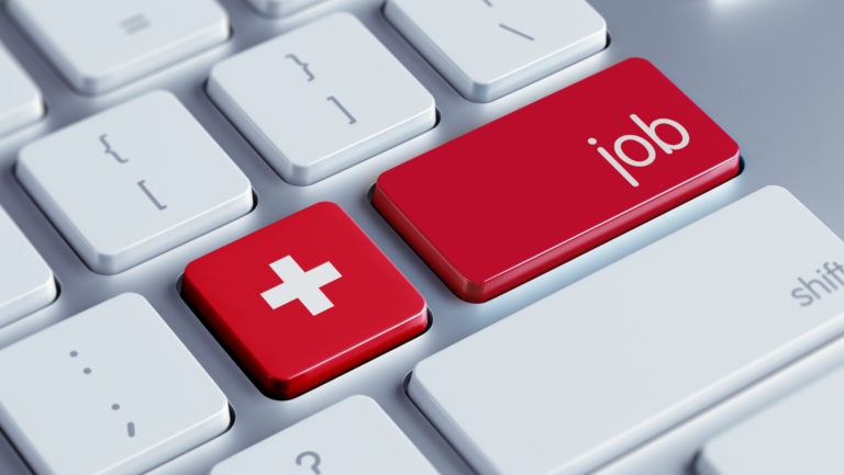 clavier d'ordinateur avec une touche job et le drapeau suisse