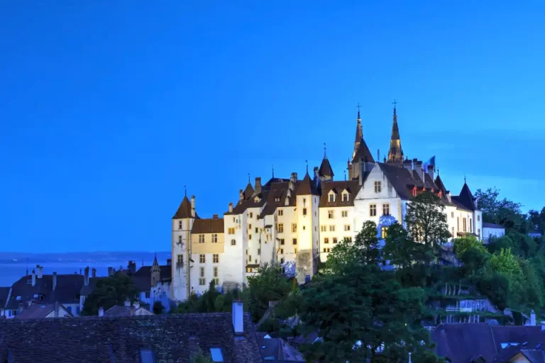 Vue du château médiéval de Neuchâtel