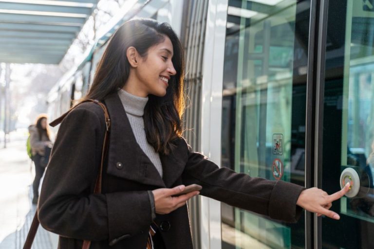Ouverture des portes du tramway
