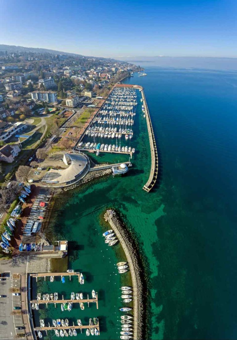 Vue aérienne du port de Thonon Les Bains