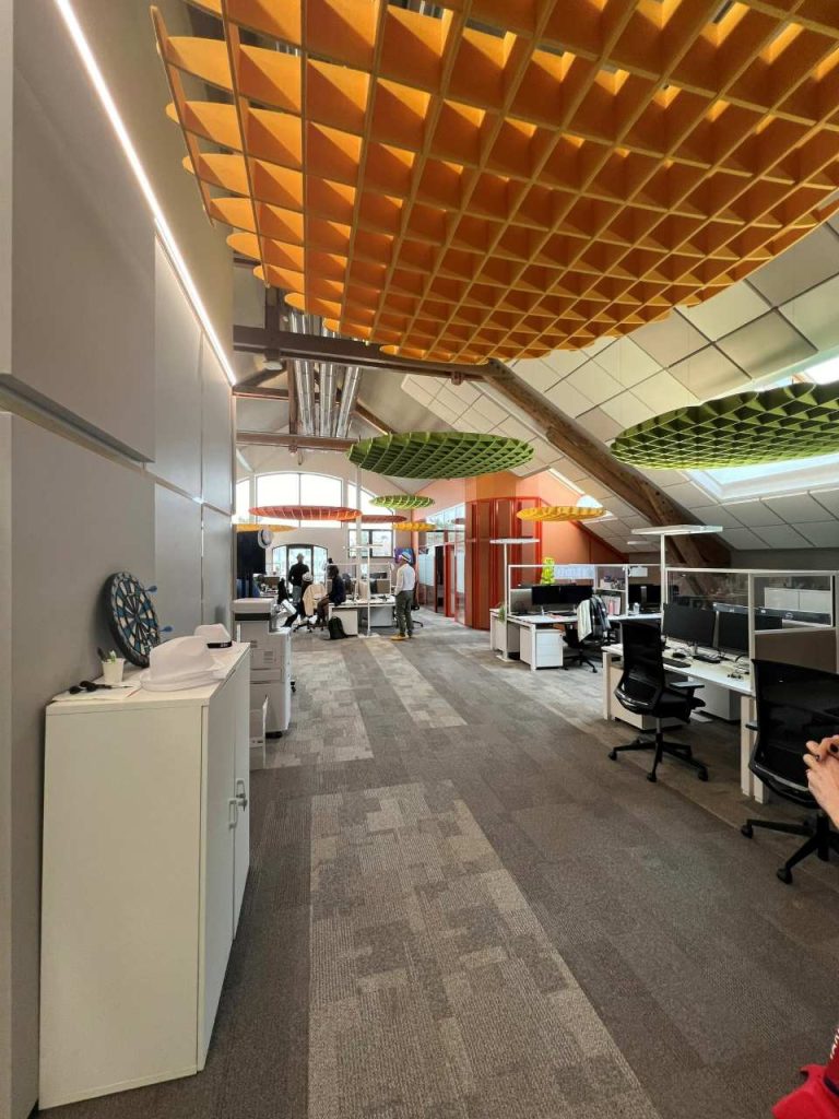 Vue du Centre de Relation Clients Frontaliers du Crédit Agricole France-Comté